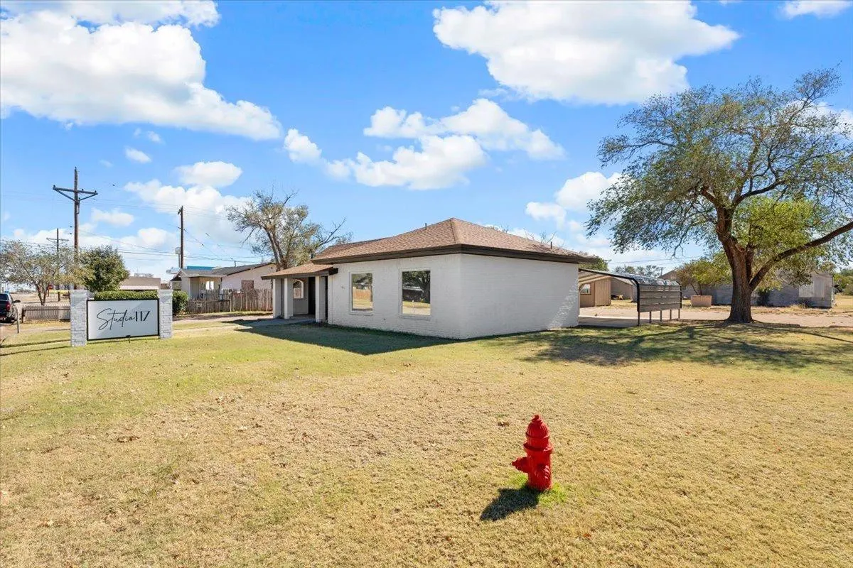 Photo 4 — 117 W 4th Street, Hale Center, TX 79041