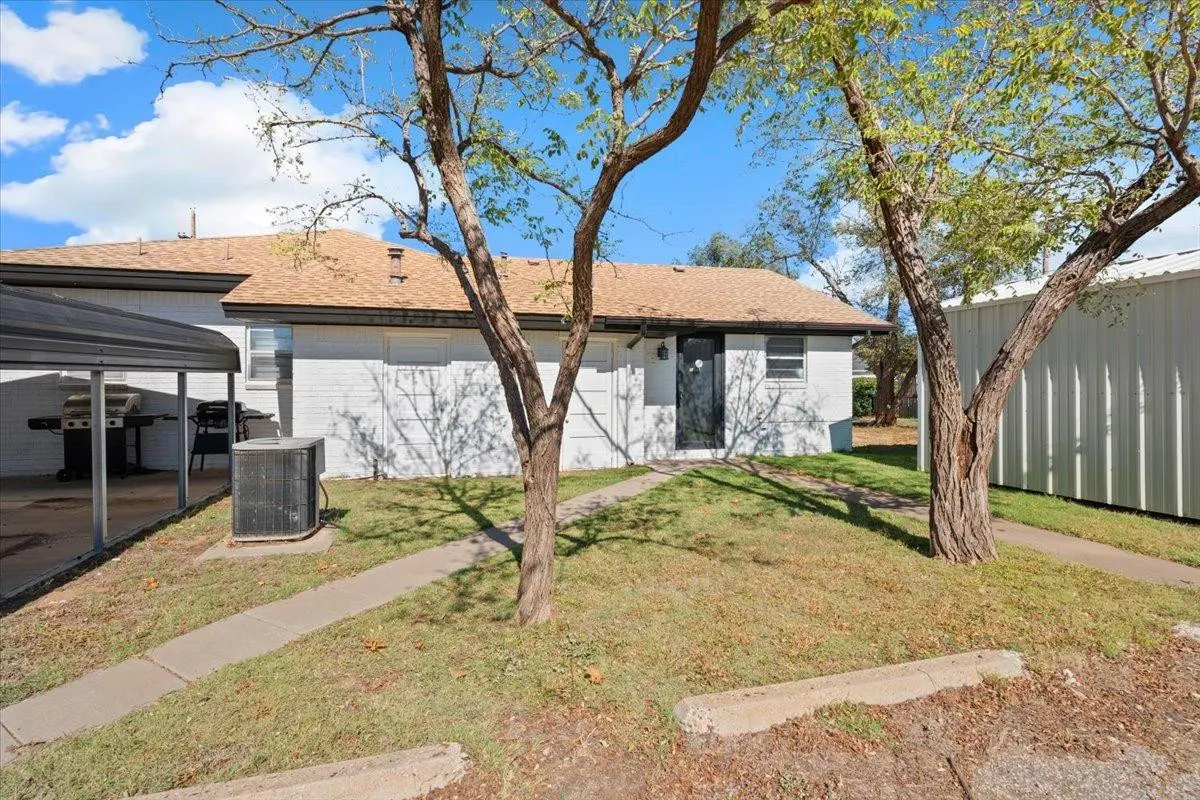 Photo 22 — 117 W 4th Street, Hale Center, TX 79041