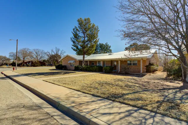Photo 2 — 601 18th Street, Seagraves, TX 79359