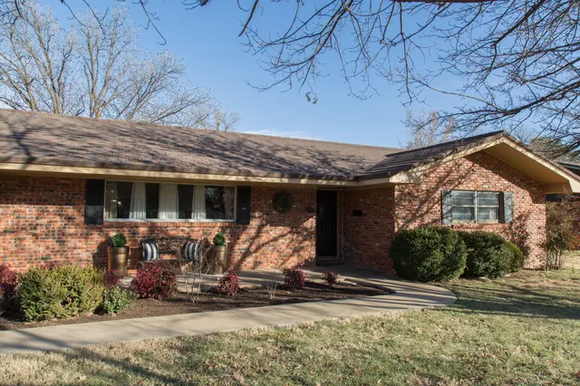 Photo 4 — 1406 Amarillo Street, Plainview, TX 79072