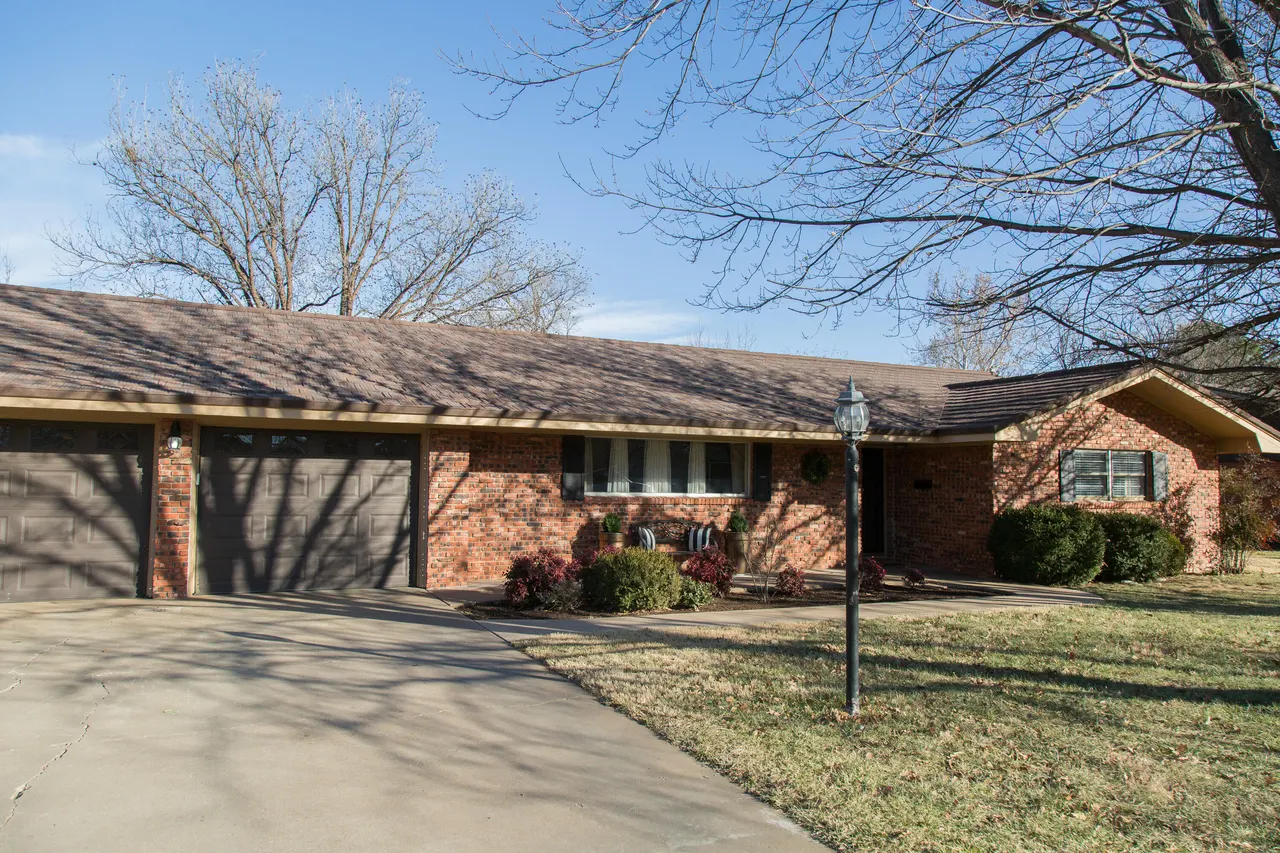 Photo 2 — 1406 Amarillo Street, Plainview, TX 79072