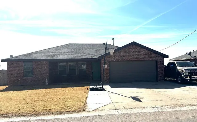 Photo 2 — 504 E 7th Street, Idalou, TX 79329