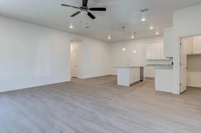 Photo 2 — 7007 40th Street, Lubbock, TX 79407