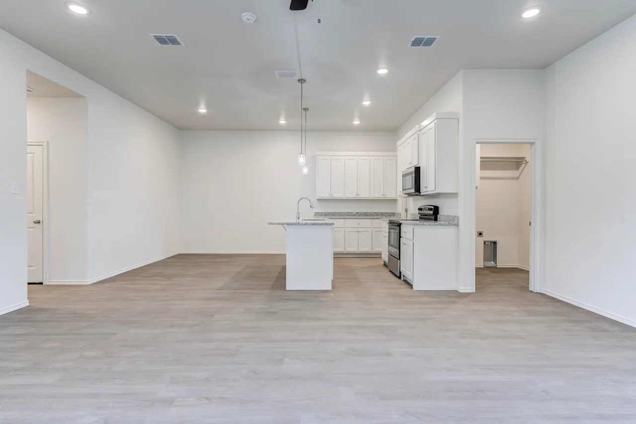Photo 3 — 7007 40th Street, Lubbock, TX 79407