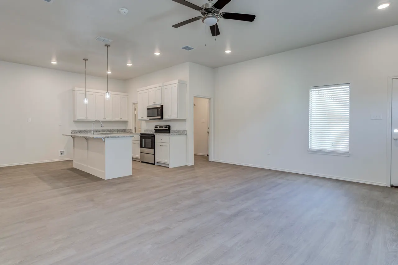 Photo 4 — 7007 40th Street, Lubbock, TX 79407