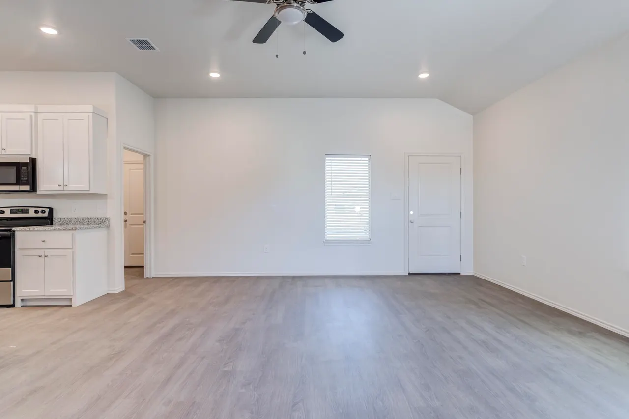Photo 5 — 7007 40th Street, Lubbock, TX 79407