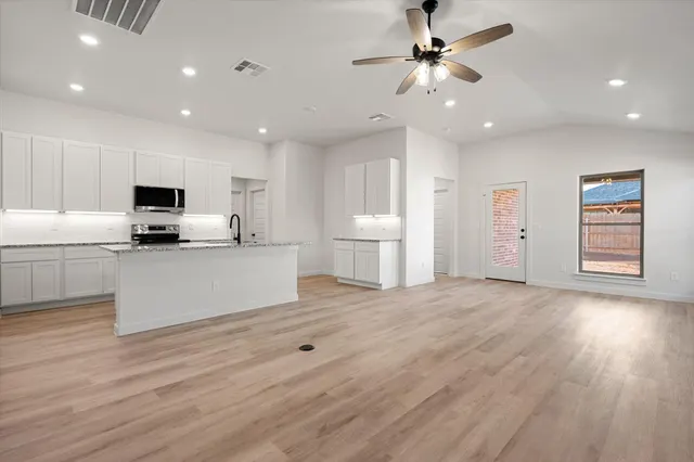 Photo 4 — 2417 Aberdeen Avenue, Wolfforth, TX 79382
