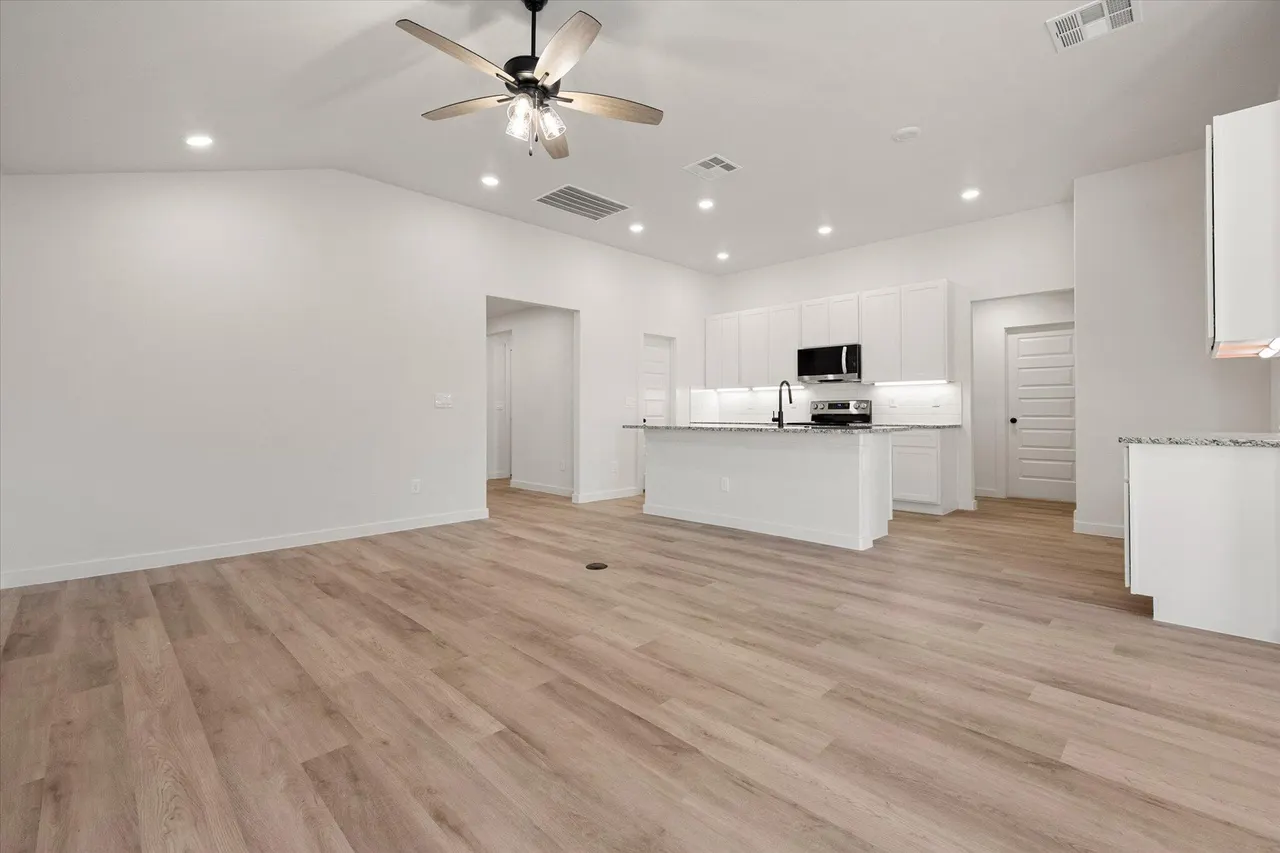 Photo 6 — 2417 Aberdeen Avenue, Wolfforth, TX 79382