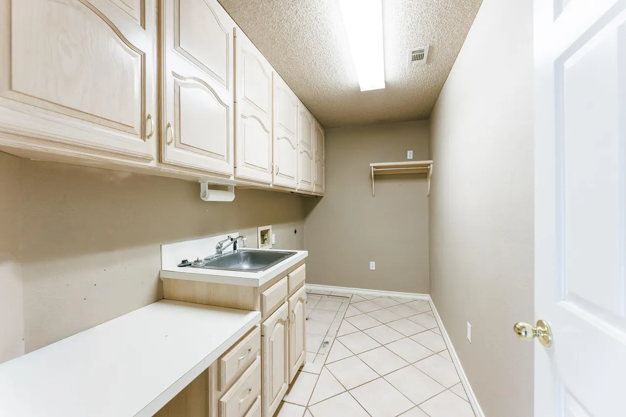 Photo 56 — 206  Collins Avenue, Sundown, TX 79372