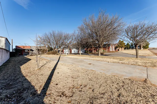 Photo 4 — 206  Collins Avenue, Sundown, TX 79372
