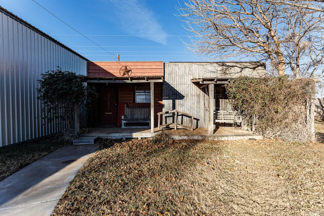 Photo 81 — 206  Collins Avenue, Sundown, TX 79372
