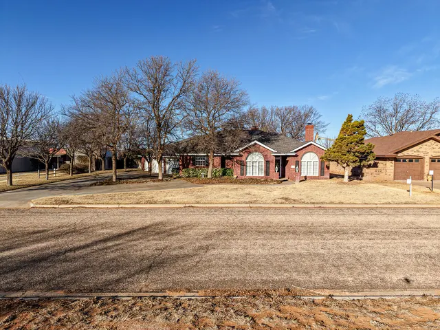 Photo 3 — 206  Collins Avenue, Sundown, TX 79372