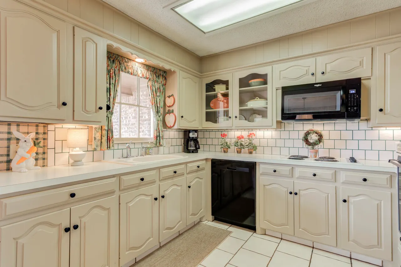 Photo 12 — 227 Cottonwood Lane, Levelland, TX 79336