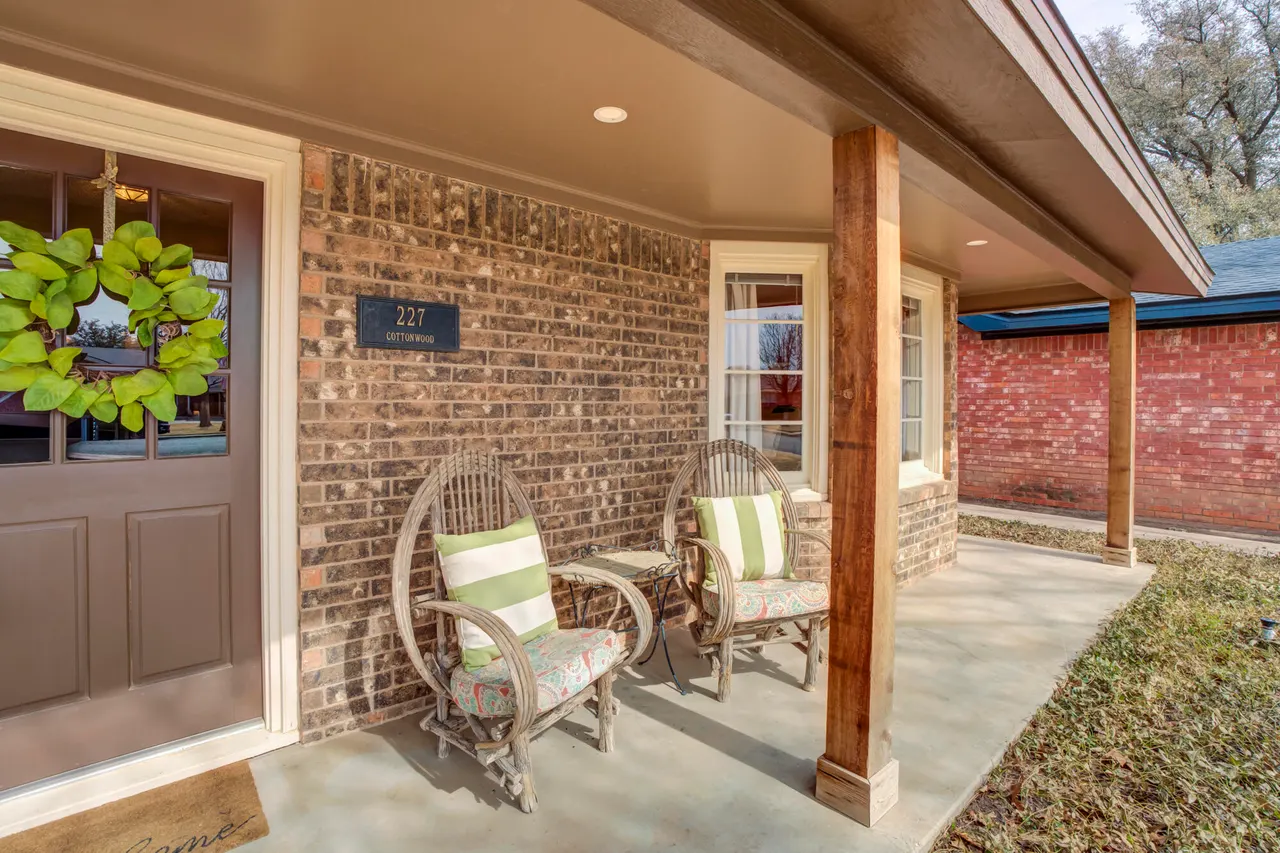 Photo 2 — 227 Cottonwood Lane, Levelland, TX 79336