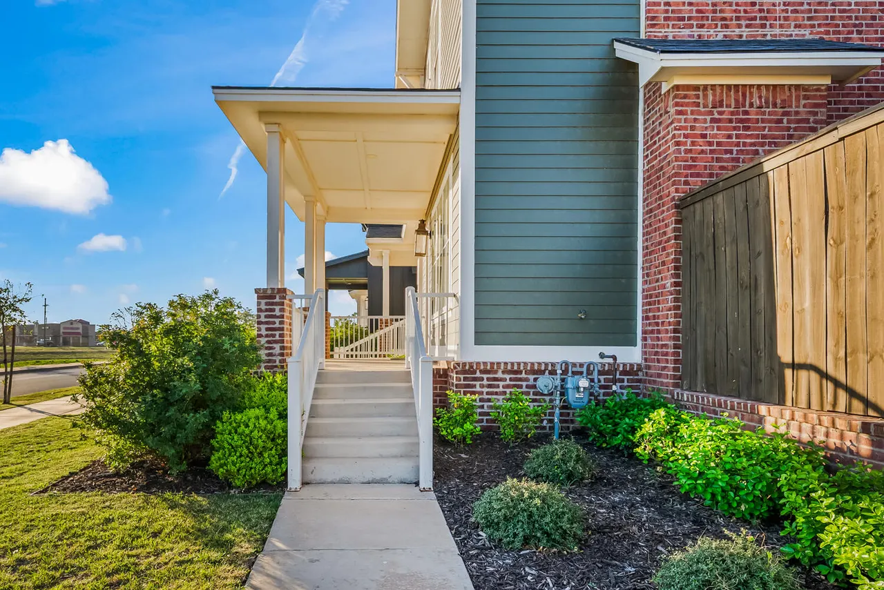 Photo 5 — 12102 Savannah Avenue, Lubbock, TX 79424