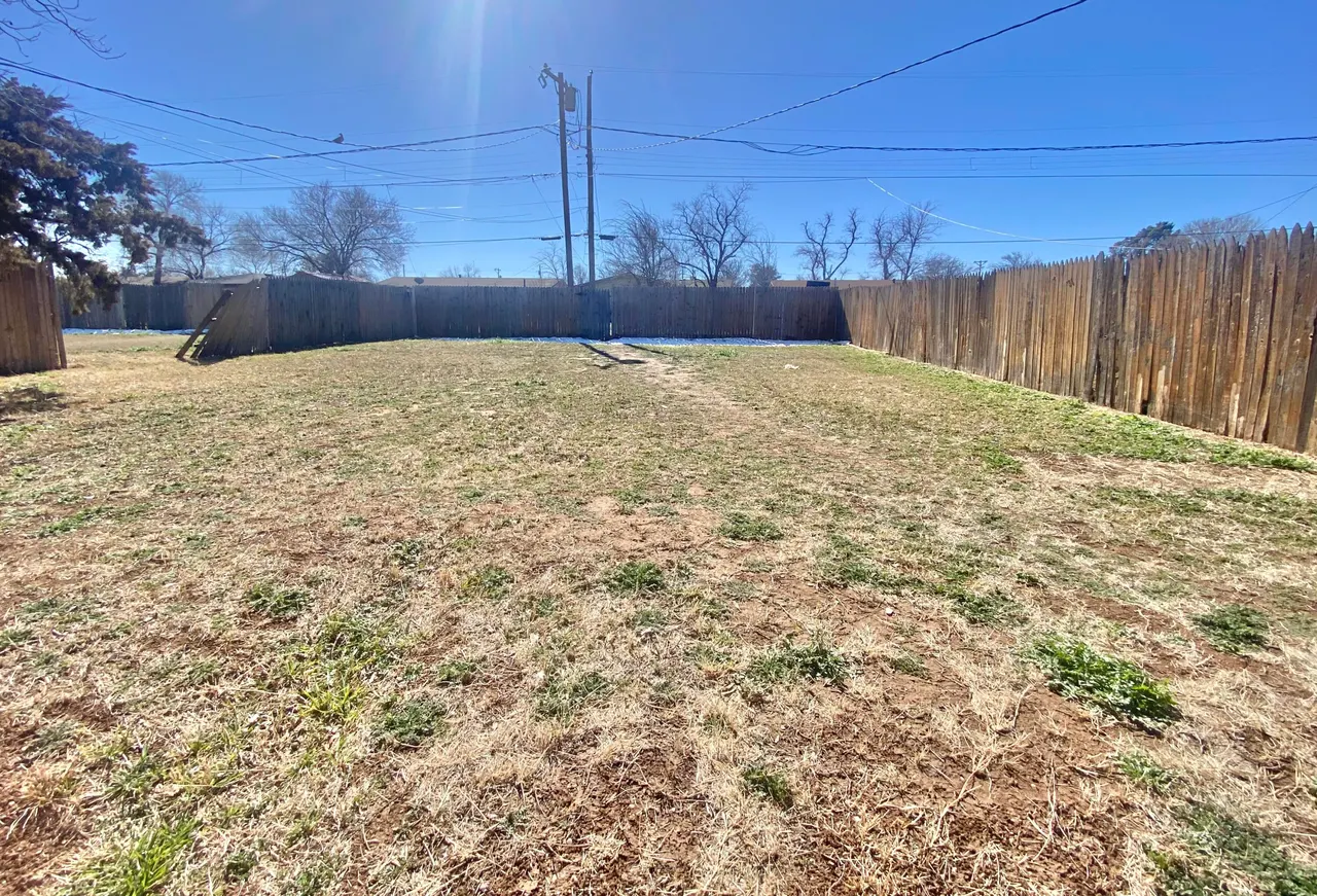Photo 11 — 2408 E 8th Street, Lubbock, TX 79403