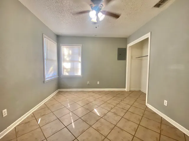 Photo 6 — 2408 E 8th Street, Lubbock, TX 79403