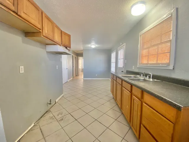 Photo 5 — 2408 E 8th Street, Lubbock, TX 79403