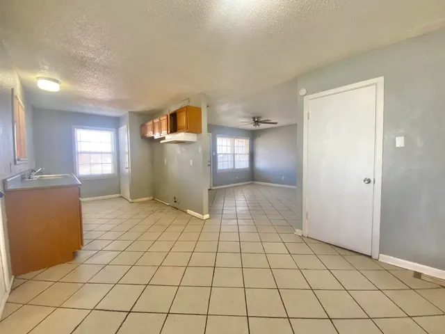 Photo 3 — 2408 E 8th Street, Lubbock, TX 79403