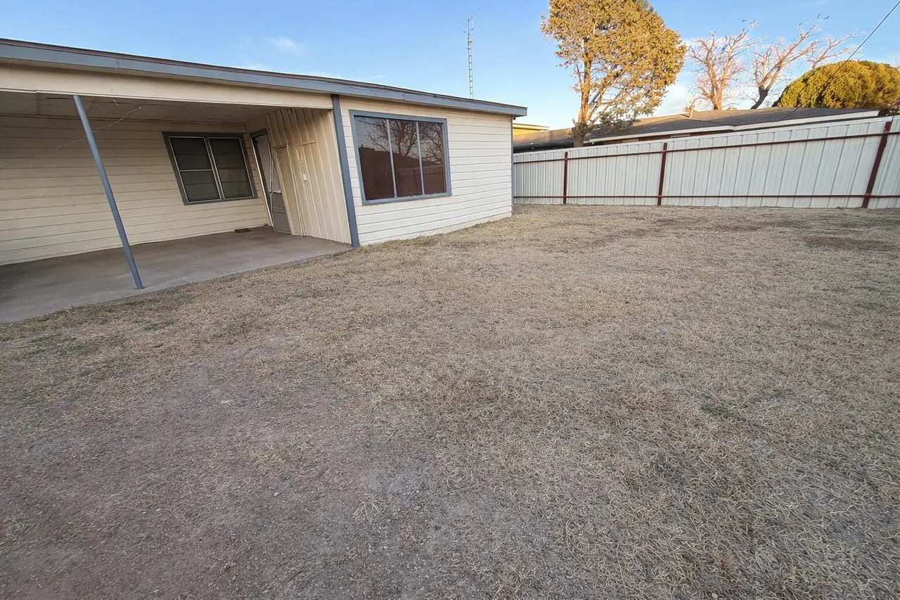 Photo 14 — 1705 W 16th Street, Plainview, TX 79072