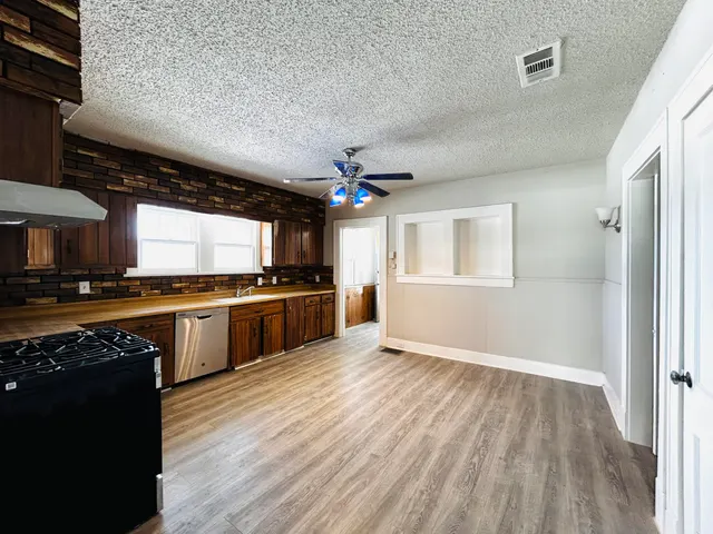 Photo 6 — 924 46th Street, Lubbock, TX 79412