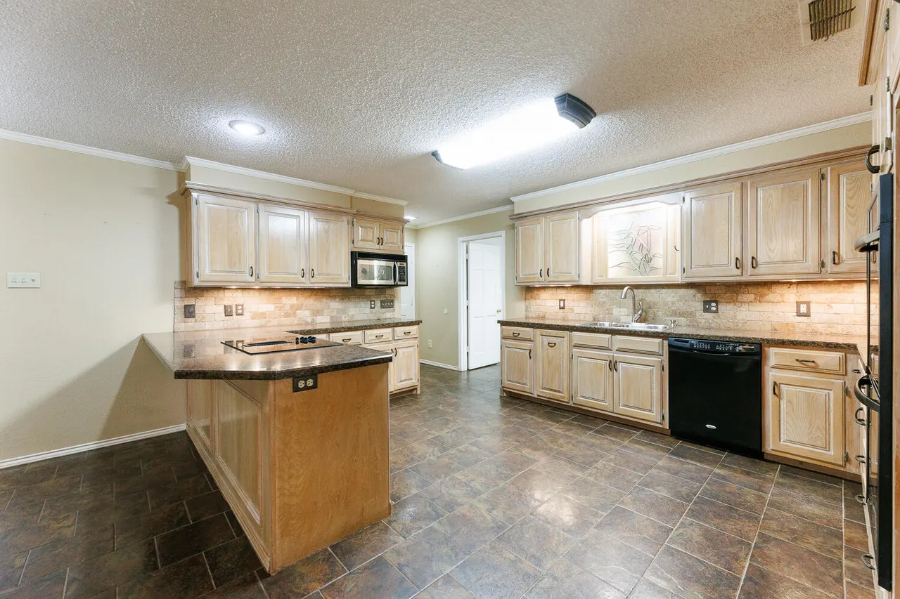 Photo 17 — 1906 Albany Avenue, Lubbock, TX 79407