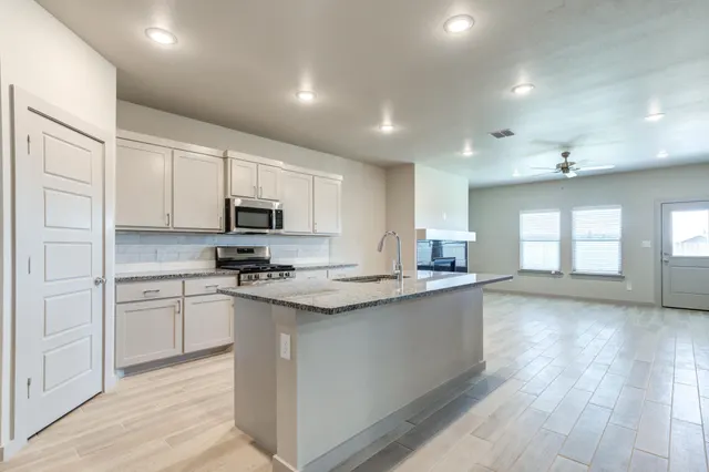 Photo 8 — 615 E 13th Street, Wolfforth, TX 79382
