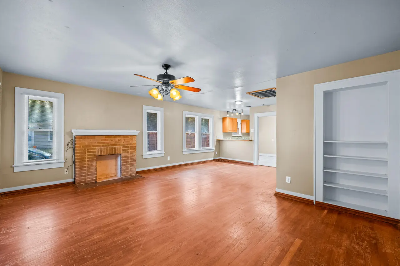 Photo 3 — 2412 Avenue T, Lubbock, TX 79411