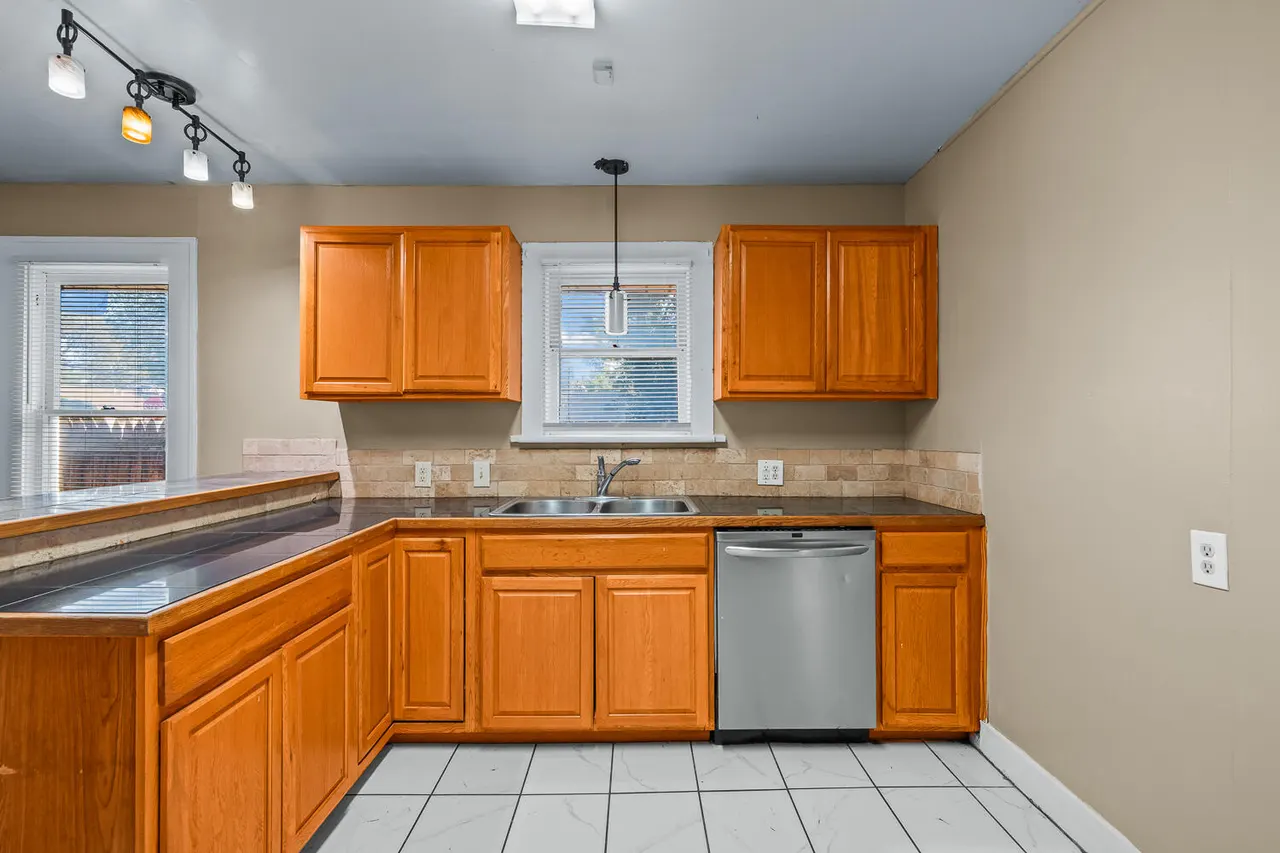 Photo 6 — 2412 Avenue T, Lubbock, TX 79411