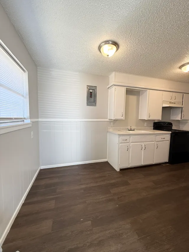 Photo 5 — 922 44th Street, Lubbock, TX 79412