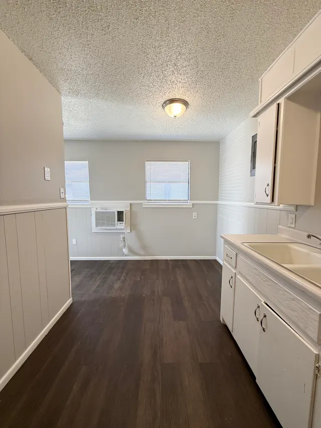 Photo 7 — 922 44th Street, Lubbock, TX 79412
