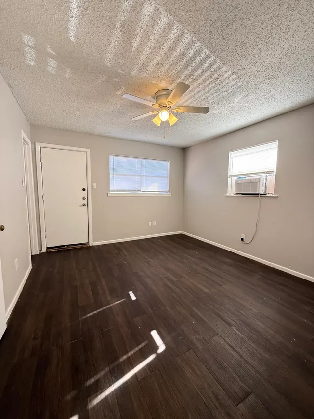 Photo 8 — 922 44th Street, Lubbock, TX 79412