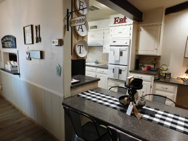 Photo 7 — 308 W Avenue J, Muleshoe, TX 79347