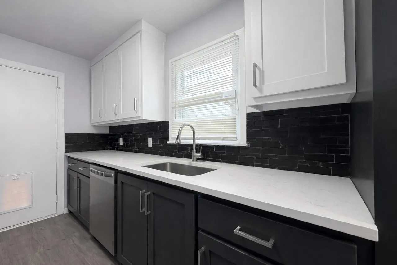 Photo 5 — 4619 Elgin Avenue, Lubbock, TX 79413