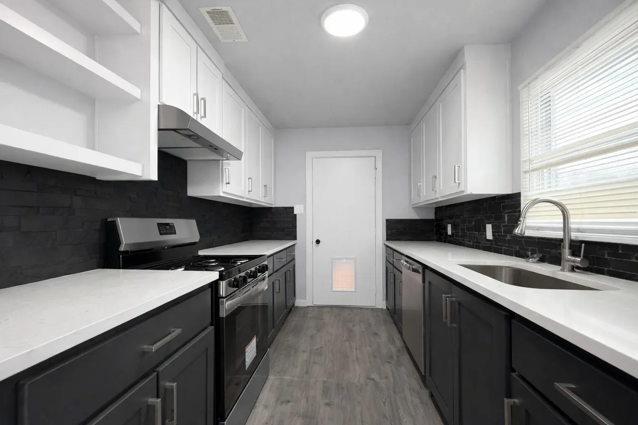 Photo 4 — 4619 Elgin Avenue, Lubbock, TX 79413