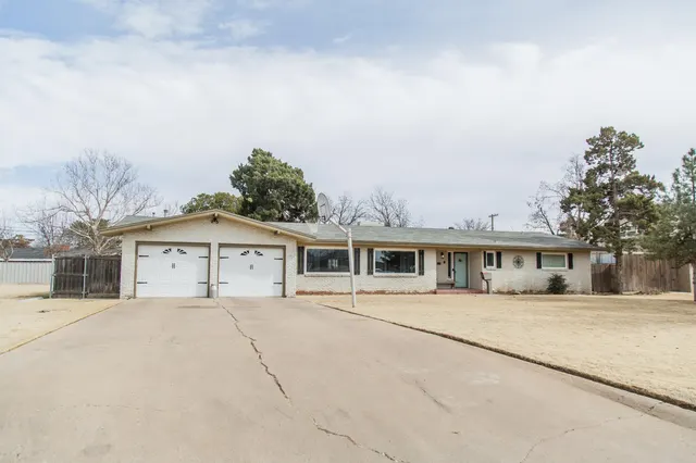 Front exterior — 1106 Amarillo Street, Plainview, TX 79072