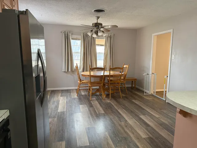 Photo 4 — 2004 Avenue H, Petersburg, TX 79250