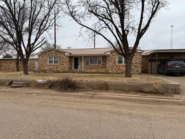 Front exterior — 2004 Avenue H, Petersburg, TX 79250