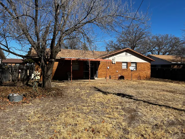 Photo 4 — 121 J B Avenue, Floydada, TX 79235