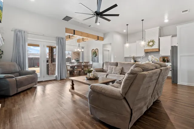 Photo 4 — 1122 16th Street, Shallowater, TX 79363