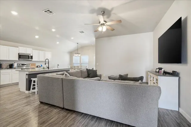 Photo 5 — 3204 Volney Avenue, Lubbock, TX 79407