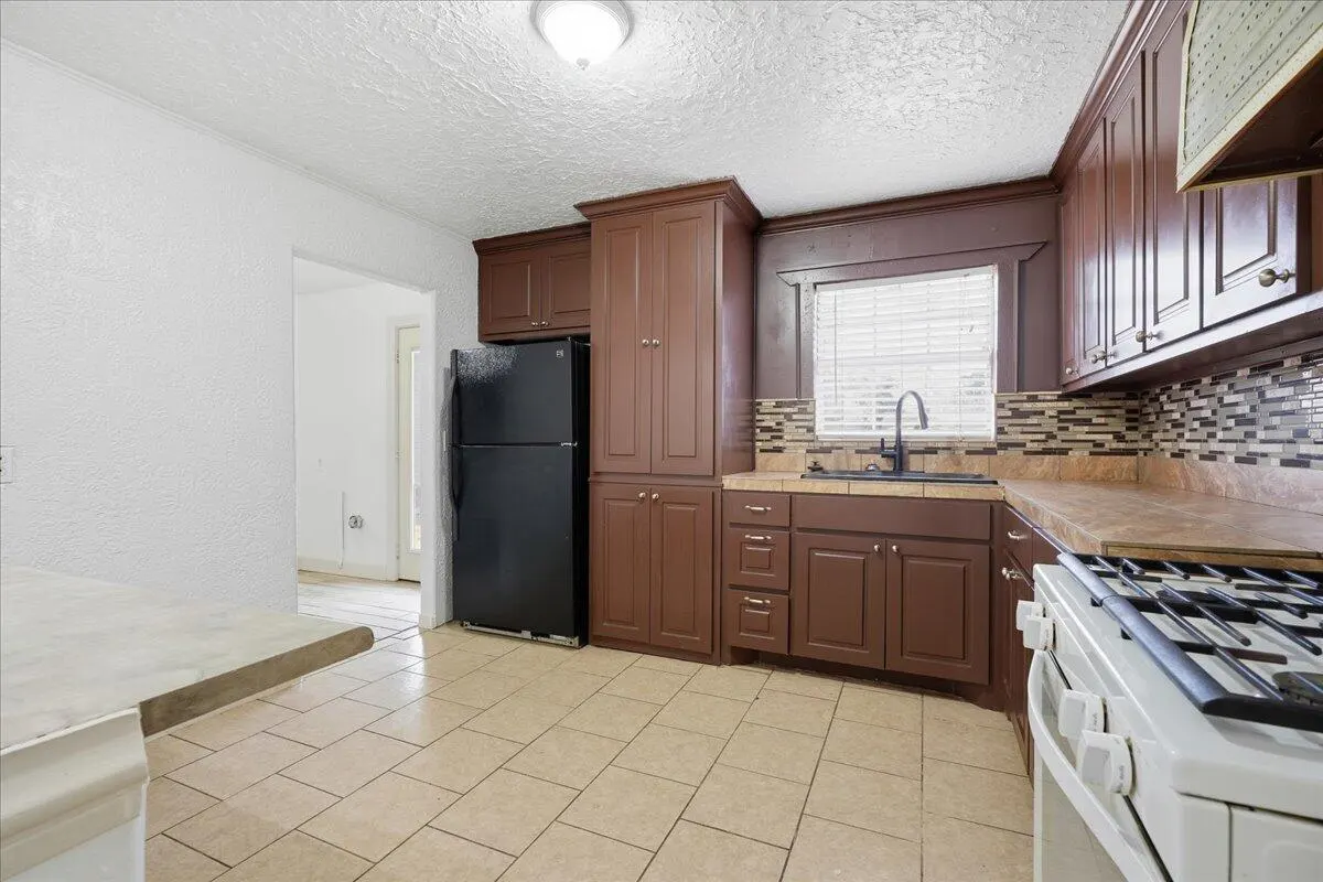 Photo 4 — 510 56th Street, Lubbock, TX 79404