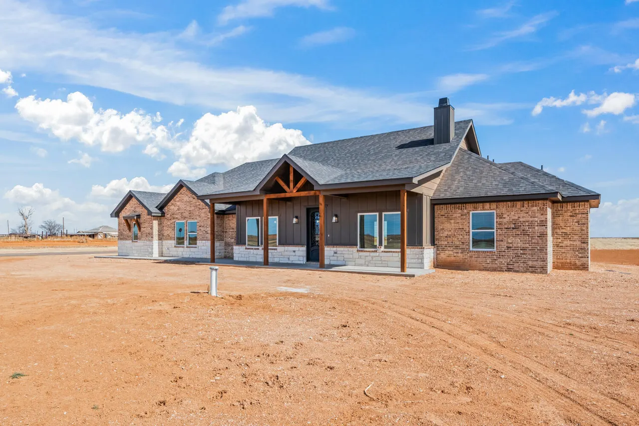 Photo 2 — 9425 County Road 5300, Shallowater, TX 79363