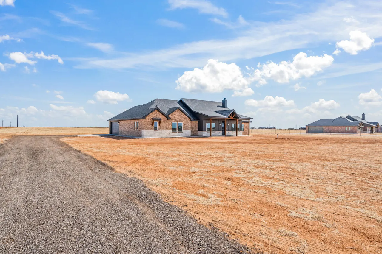 Photo 4 — 9425 County Road 5300, Shallowater, TX 79363