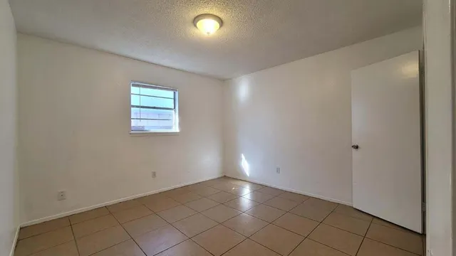 Photo 5 — 1611 38th Street, Lubbock, TX 79412