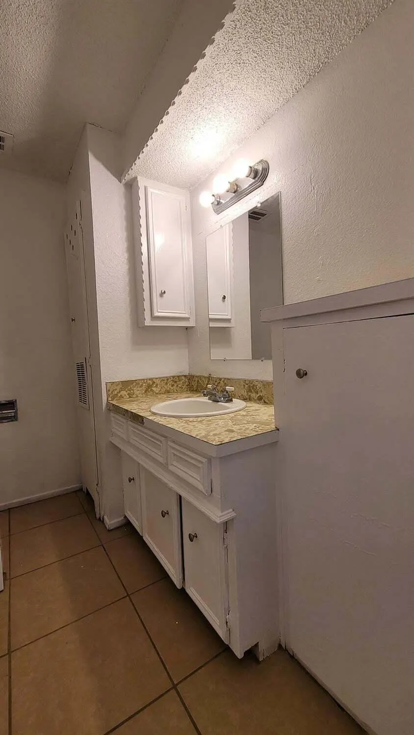 Photo 10 — 1611 38th Street, Lubbock, TX 79412