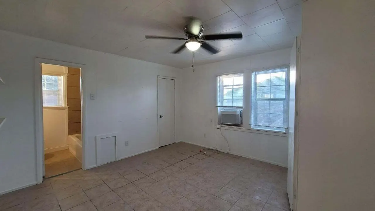 Photo 12 — 2101 38th Street, Lubbock, TX 79412