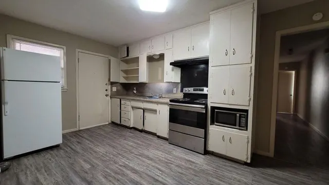 Photo 5 — 4429 31st Street, Lubbock, TX 79410