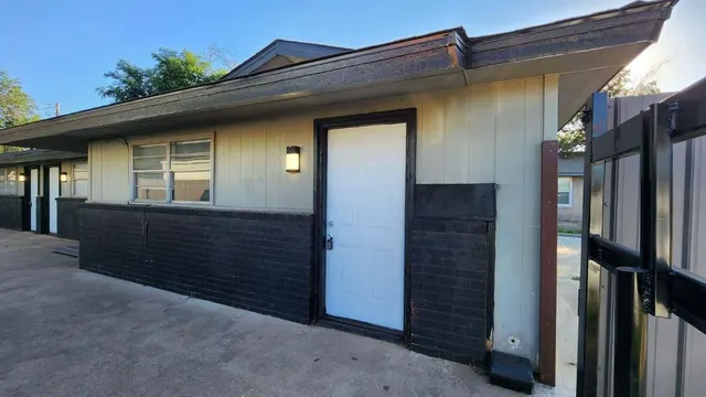 Photo 3 — 2207 15th Street, Lubbock, TX 79401