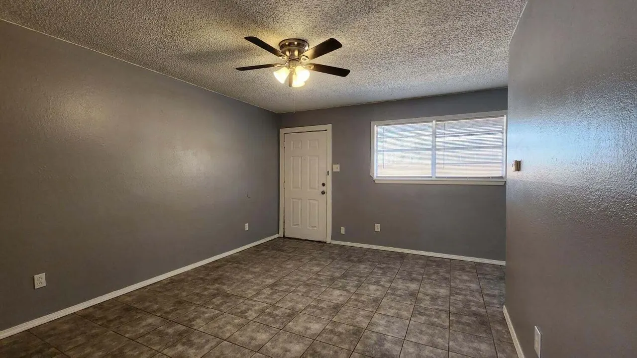 Photo 12 — 2207 15th Street, Lubbock, TX 79401